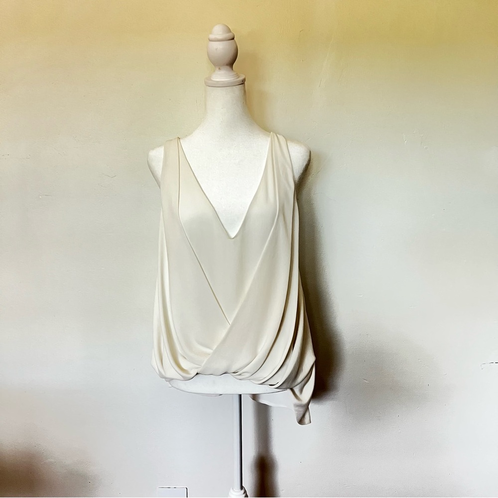 Elizabeth and James Cream White V-Neck Sleeveless Top Hot Girl Elevated FLAW - Picture 3 of 14
